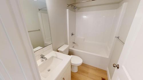 331 Legacy Lookout, Cranbrook, BC - Indoor Photo Showing Bathroom