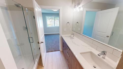 331 Legacy Lookout, Cranbrook, BC - Indoor Photo Showing Bathroom