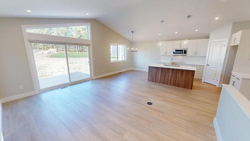 331 Legacy Lookout, Cranbrook, BC - Indoor Photo Showing Kitchen