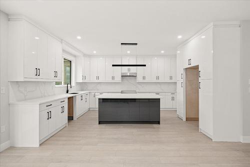 1681 Harbour View Crescent, Westbank, BC - Indoor Photo Showing Kitchen