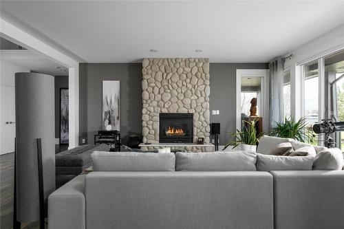 2375 Grantham Road, Kelowna, BC - Indoor Photo Showing Living Room With Fireplace