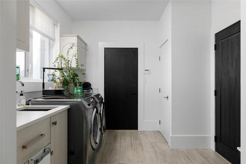 2375 Grantham Road, Kelowna, BC - Indoor Photo Showing Laundry Room