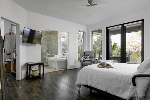 2375 Grantham Road, Kelowna, BC - Indoor Photo Showing Bedroom