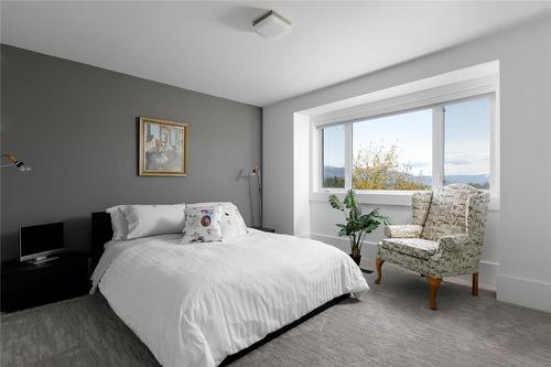 2375 Grantham Road, Kelowna, BC - Indoor Photo Showing Bedroom