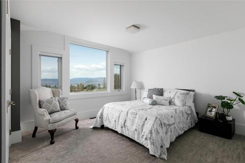 2375 Grantham Road, Kelowna, BC - Indoor Photo Showing Bedroom