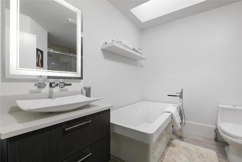 2375 Grantham Road, Kelowna, BC - Indoor Photo Showing Bathroom