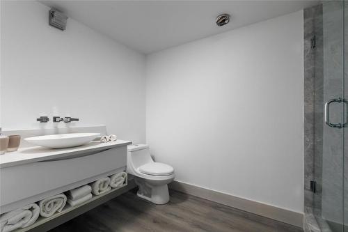 2375 Grantham Road, Kelowna, BC - Indoor Photo Showing Bathroom