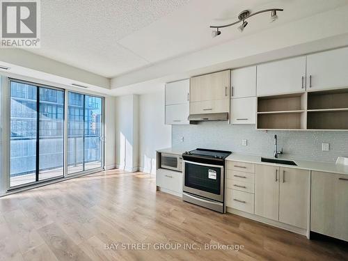 703 - 150 Fairview Mall Drive, Toronto, ON - Indoor Photo Showing Kitchen