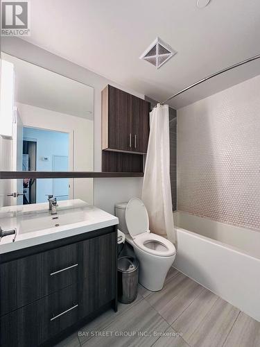 703 - 150 Fairview Mall Drive, Toronto, ON - Indoor Photo Showing Bathroom