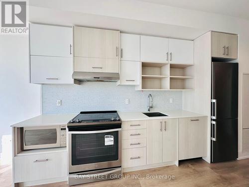 703 - 150 Fairview Mall Drive, Toronto, ON - Indoor Photo Showing Kitchen