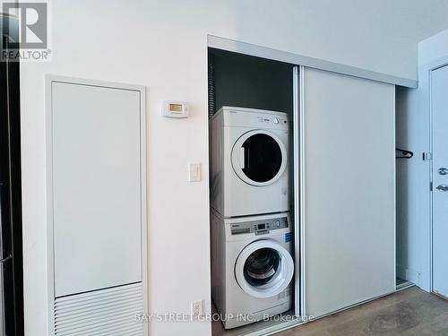 703 - 150 Fairview Mall Drive, Toronto, ON - Indoor Photo Showing Laundry Room