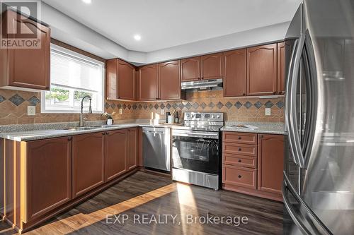 1160 Middlebury Avenue, Oshawa, ON - Indoor Photo Showing Kitchen With Double Sink