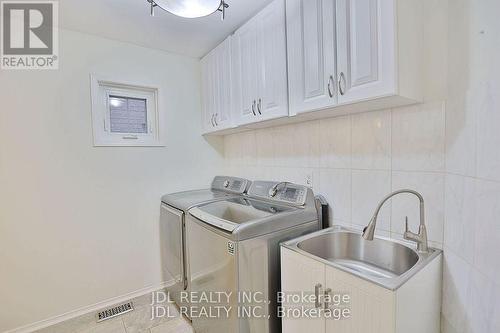 135 Stonebriar Drive, Vaughan, ON - Indoor Photo Showing Laundry Room