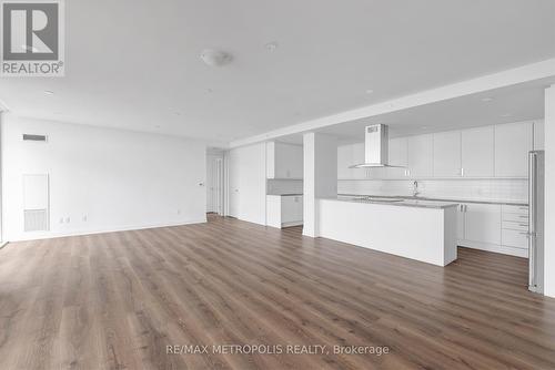 1602E - 20 Gatineau Drive, Vaughan, ON - Indoor Photo Showing Kitchen