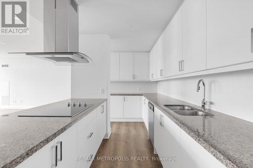 1602E - 20 Gatineau Drive, Vaughan, ON - Indoor Photo Showing Kitchen With Double Sink