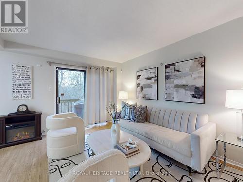 36 Frazer Road S, Ajax, ON - Indoor Photo Showing Living Room