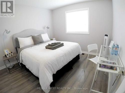 8320 Feren Drive, Niagara Falls, ON - Indoor Photo Showing Bedroom