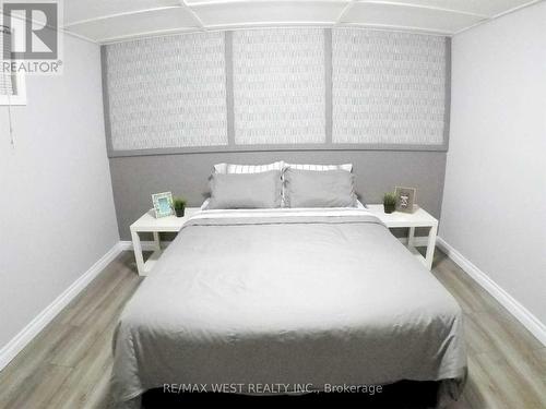 8320 Feren Drive, Niagara Falls, ON - Indoor Photo Showing Bedroom