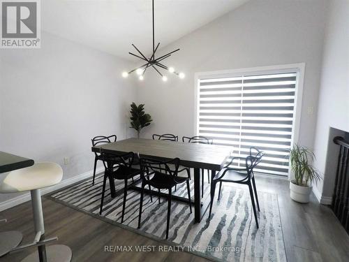 8320 Feren Drive, Niagara Falls, ON - Indoor Photo Showing Dining Room