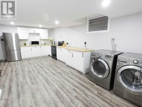 8320 Feren Drive, Niagara Falls, ON - Indoor Photo Showing Laundry Room