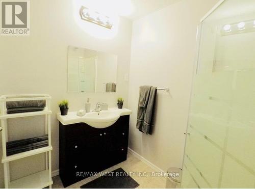 8320 Feren Drive, Niagara Falls, ON - Indoor Photo Showing Bathroom