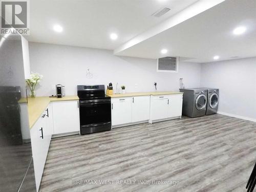 8320 Feren Drive, Niagara Falls, ON - Indoor Photo Showing Laundry Room