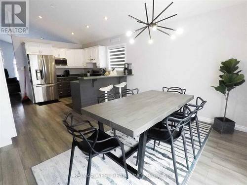 8320 Feren Drive, Niagara Falls, ON - Indoor Photo Showing Dining Room