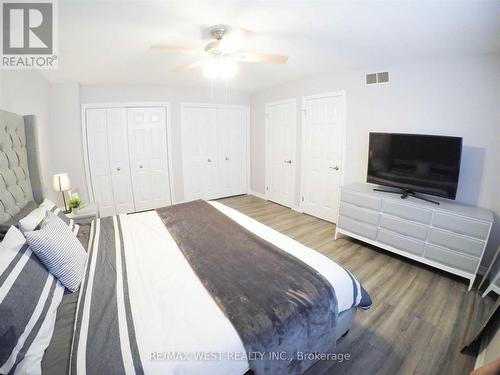 8320 Feren Drive, Niagara Falls, ON - Indoor Photo Showing Bedroom