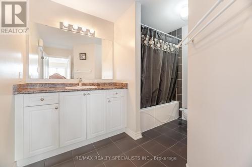 201 Eight Avenue, New Tecumseth, ON - Indoor Photo Showing Bathroom