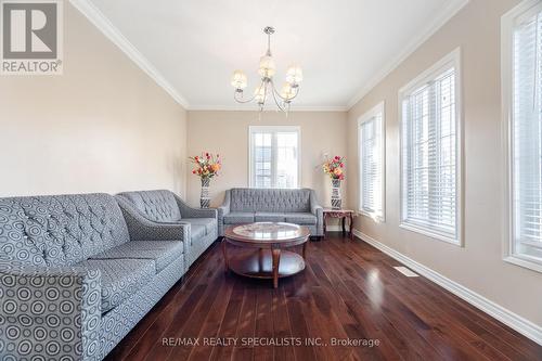 201 Eight Avenue, New Tecumseth, ON - Indoor Photo Showing Living Room