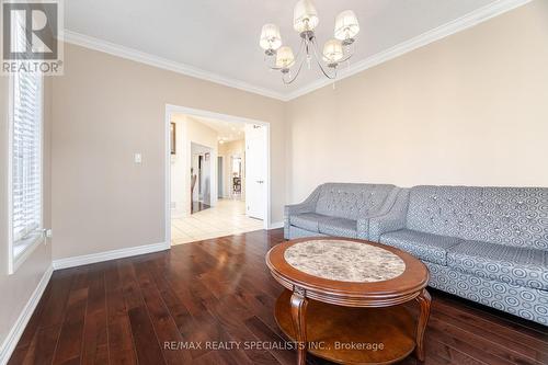 201 Eight Avenue, New Tecumseth, ON - Indoor Photo Showing Living Room