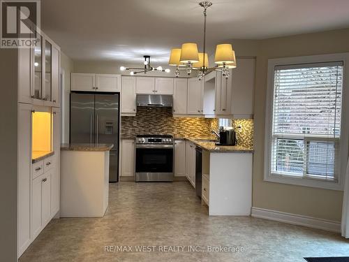 20 Kevi Crescent N, Richmond Hill, ON - Indoor Photo Showing Kitchen With Upgraded Kitchen