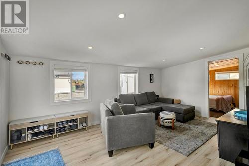 Large Living Room - 8945 Highway 97 Highway N Unit# 57, Kelowna, BC 