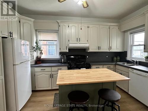 434 Alder Street E, Haldimand, ON - Indoor Photo Showing Kitchen With Double Sink