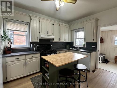 434 Alder Street E, Haldimand, ON - Indoor Photo Showing Kitchen With Double Sink