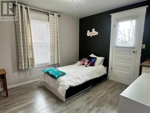 434 Alder Street E, Haldimand, ON - Indoor Photo Showing Bedroom