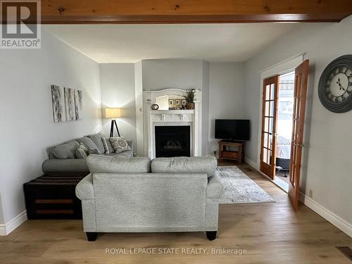 434 Alder Street E, Haldimand, ON - Indoor Photo Showing Living Room With Fireplace