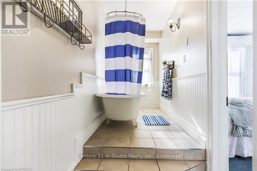 2245 4Th Avenue W, Owen Sound, ON - Indoor Photo Showing Bathroom