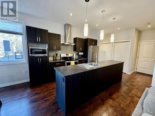 838 Oakville Street Unit# 101, Penticton, BC - Indoor Photo Showing Kitchen With Stainless Steel Kitchen With Upgraded Kitchen