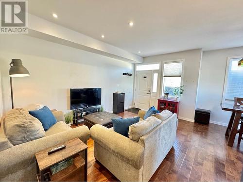 838 Oakville Street Unit# 101, Penticton, BC - Indoor Photo Showing Living Room