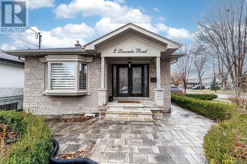 2 Liscombe Road, Toronto, ON - Outdoor