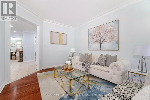 5 Saddler Avenue, Brampton, ON - Indoor Photo Showing Living Room