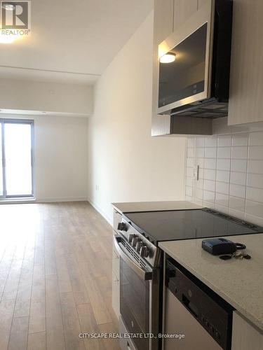 615 - 2433 Dufferin Street, Toronto, ON - Indoor Photo Showing Kitchen