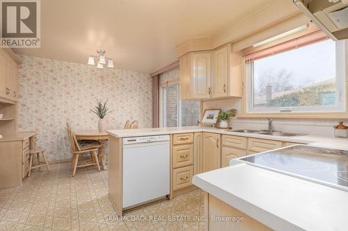 263 Chantenay Drive, Mississauga, ON - Indoor Photo Showing Kitchen