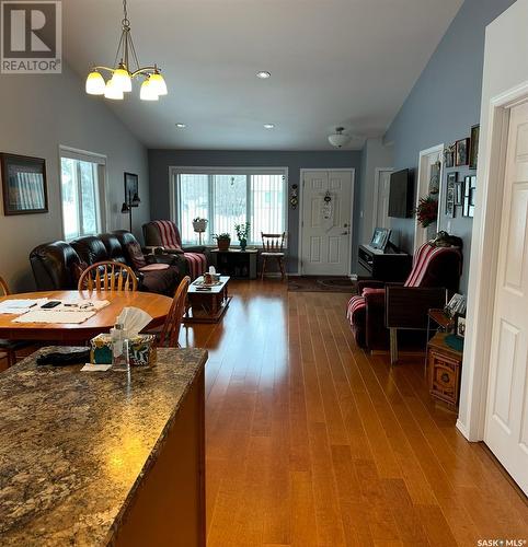 3 401 3Rd Avenue E, Assiniboia, SK - Indoor Photo Showing Living Room