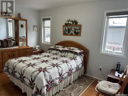 3 401 3Rd Avenue E, Assiniboia, SK - Indoor Photo Showing Bedroom