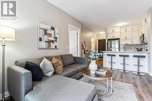 535 - 102 Grovewood Common, Oakville, ON - Indoor Photo Showing Living Room