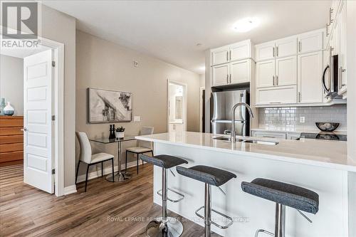 535 - 102 Grovewood Common, Oakville, ON - Indoor Photo Showing Kitchen With Upgraded Kitchen