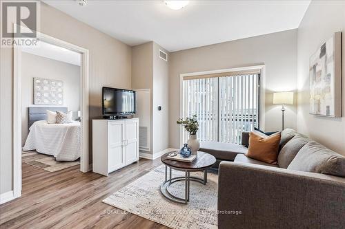 535 - 102 Grovewood Common, Oakville, ON - Indoor Photo Showing Living Room