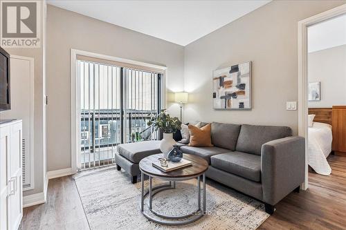 535 - 102 Grovewood Common, Oakville, ON - Indoor Photo Showing Living Room